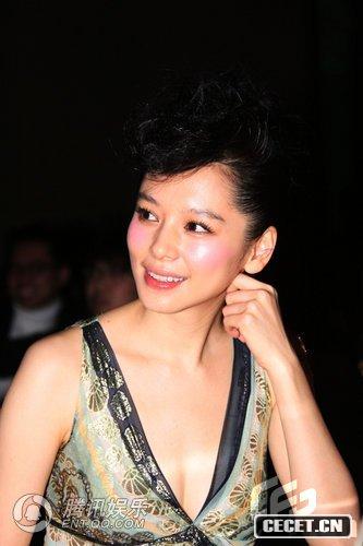 徐若瑄深V性感出席活動(dòng)