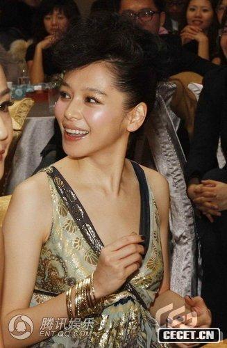 徐若瑄深V性感出席活動(dòng)