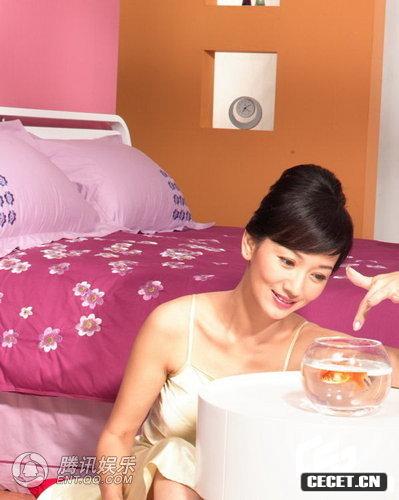 54歲趙雅芝寫(xiě)真照