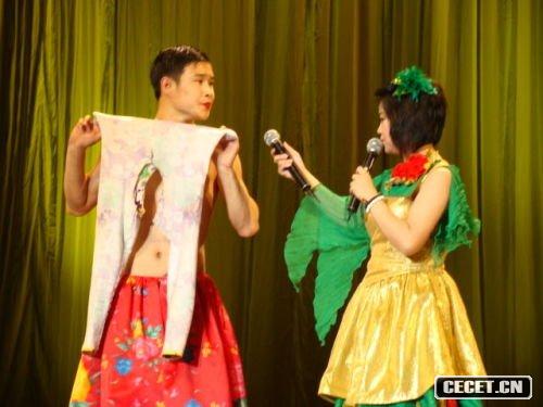 小夫妻合作唱二人轉