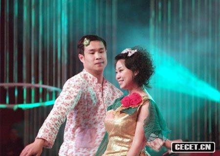 小夫妻合作唱二人轉