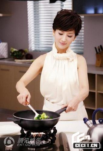 趙雅芝代言拍攝宣傳寫(xiě)真