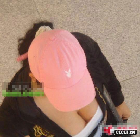 網(wǎng)友在高樓上抓拍到的波霸