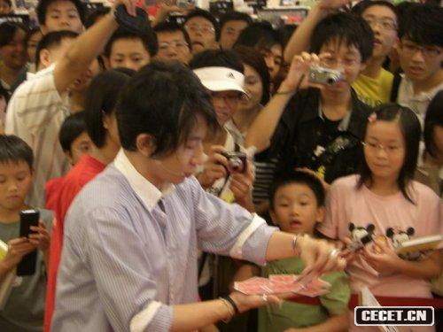 魔術(shù)師劉謙生活近照