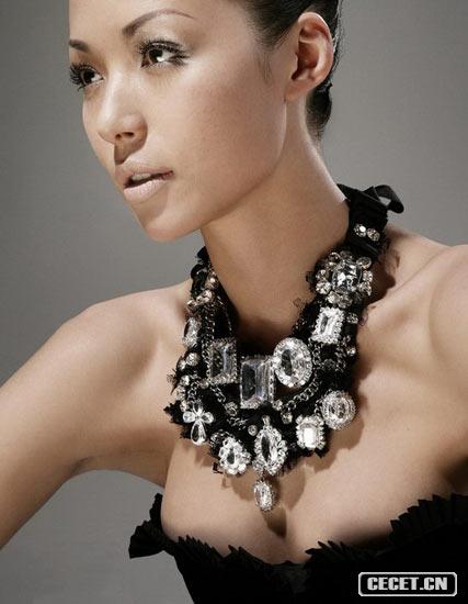 周樵 在電視特集《Love Asia》裡有火辣表現