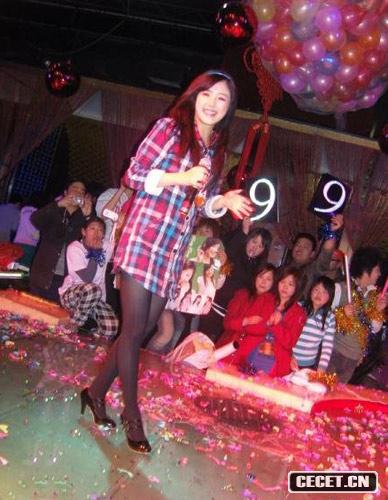 張含韻少女初熟扮性感