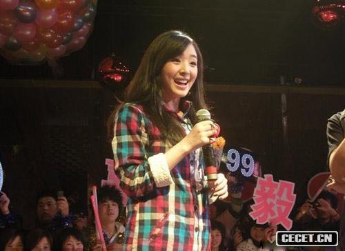 張含韻少女初熟扮性感