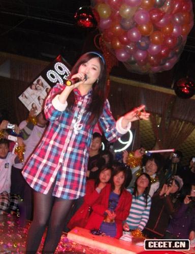 張含韻少女初熟扮性感