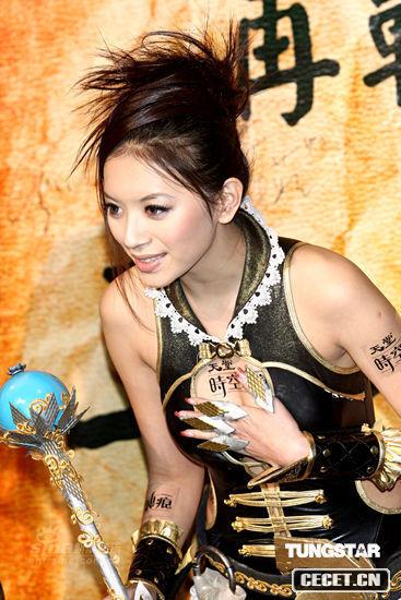 李妍瑾嚴防走光