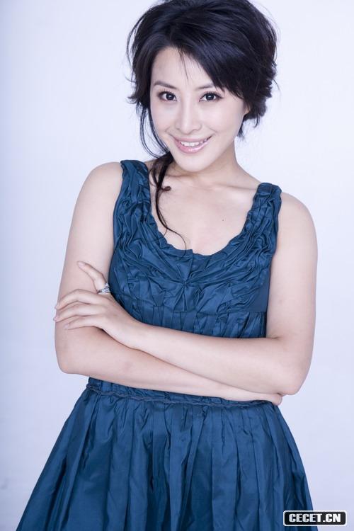 王雅捷春日淡雅寫(xiě)真