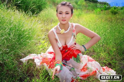 鄭亦桐草原甜美寫(xiě)真