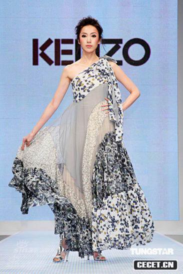 名模隋棠亮相時(shí)裝秀