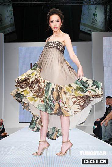 名模隋棠亮相時(shí)裝秀