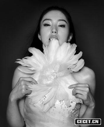 董璇為環(huán)保獻身拍寫(xiě)真