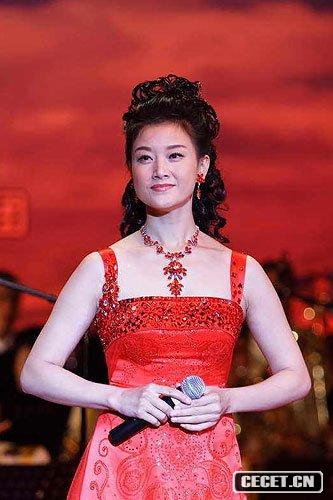 宋祖英罕見(jiàn)演出照