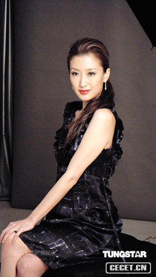 謝婷婷演繹嫵媚妝容