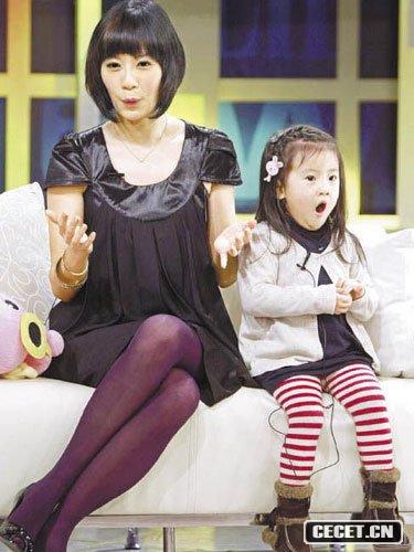 賈靜雯帶女兒上節目