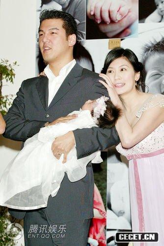 賈靜雯與老公甜蜜