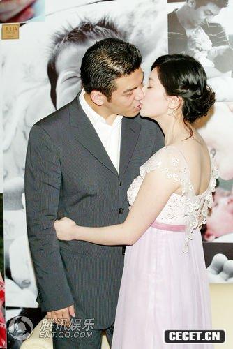 賈靜雯與老公甜蜜