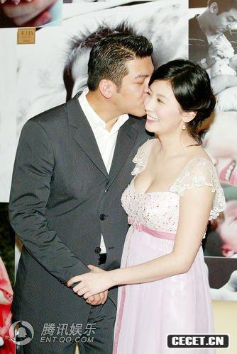 賈靜雯與老公甜蜜