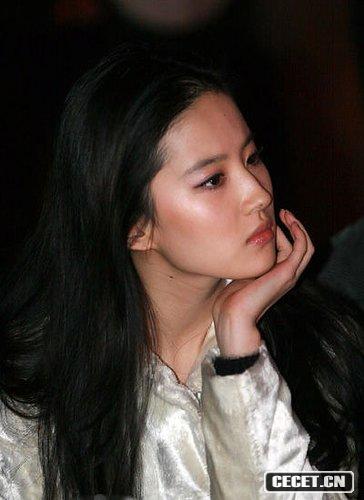 劉亦菲罕見(jiàn)照片