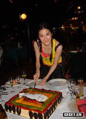 劉亦菲罕見(jiàn)照片