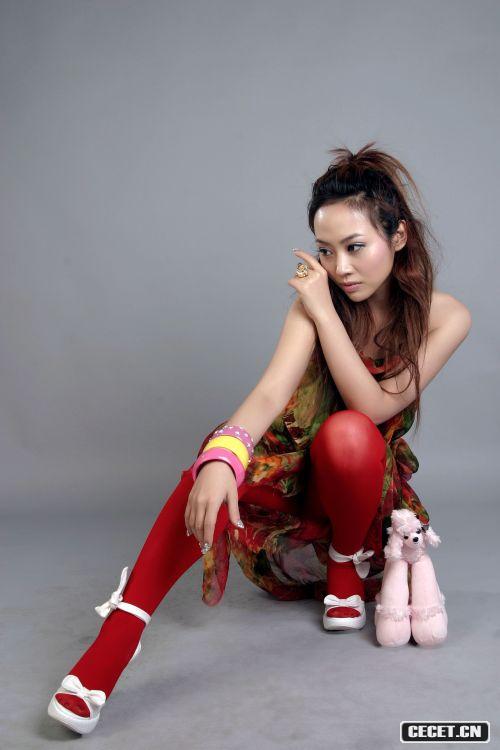 徐顥菲性感裸背寫(xiě)真