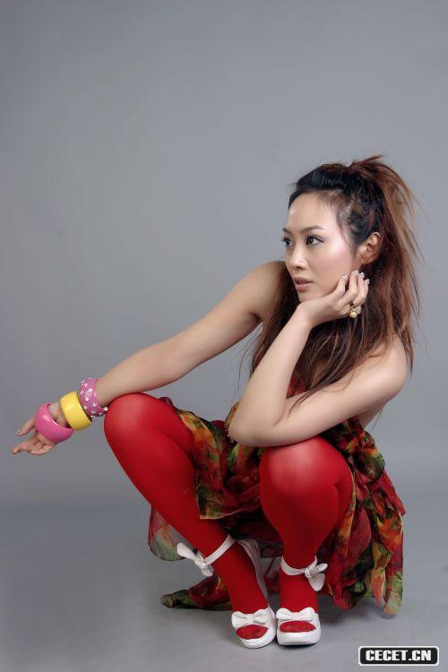 徐顥菲性感裸背寫(xiě)真