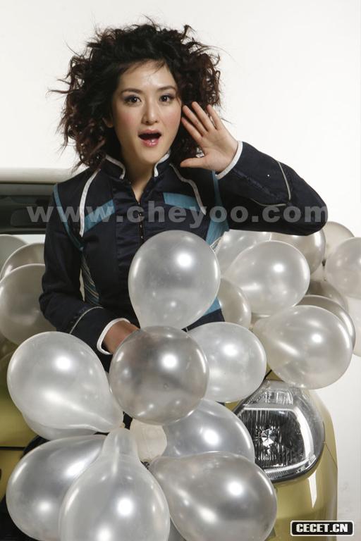 謝娜天使海盜裝做車(chē)模