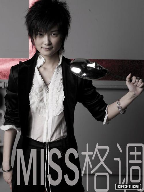 李宇春格調清新造型