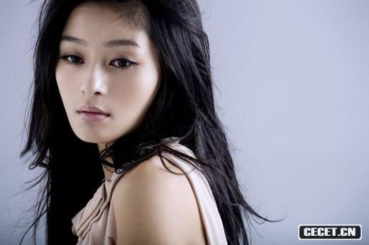 “巖女郎”王媛可寫(xiě)真