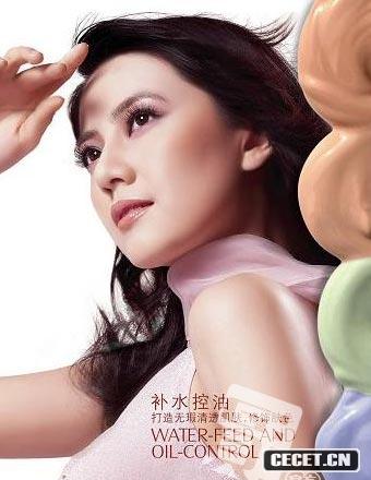 高圓圓拍廣告美艷動(dòng)人