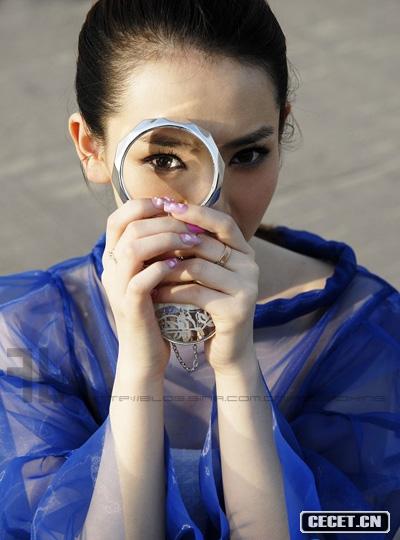 美女主持戚薇薄紗如水