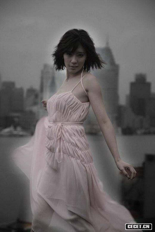 賈靜雯外灘復古寫(xiě)真