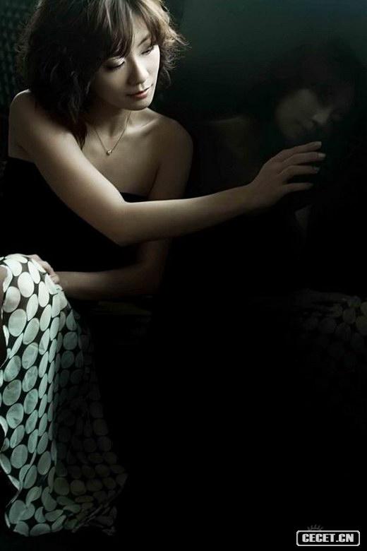 賈靜雯外灘復古寫(xiě)真