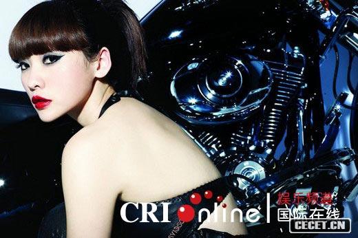 大胸主播柳巖變機車(chē)女