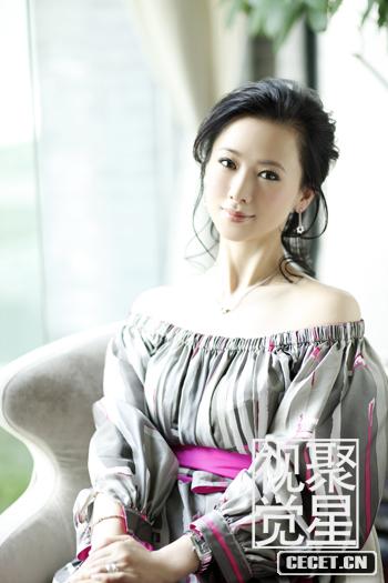 翁虹幸福滋潤更加嬌麗