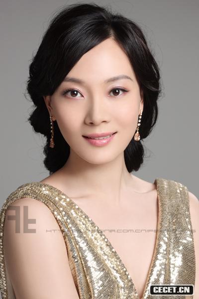 陳數優(yōu)雅知性并存寫(xiě)真