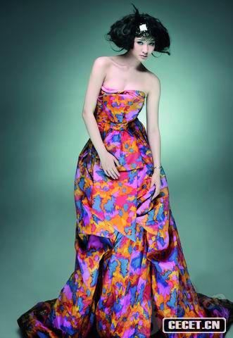 李小冉含蓄如花朵綻放