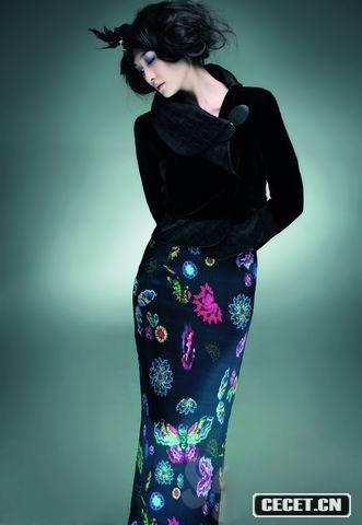 李小冉含蓄如花朵綻放