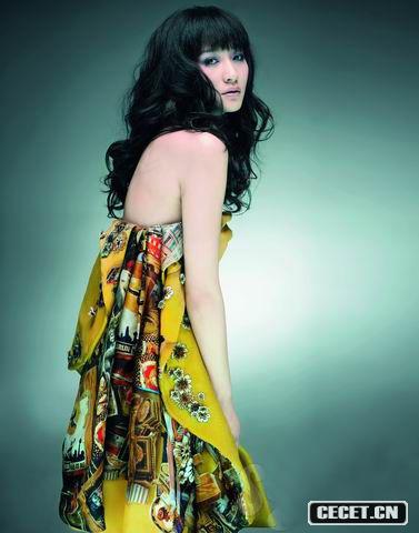 李小冉含蓄如花朵綻放