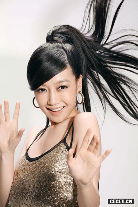 薛佳凝金色寫(xiě)真顯奢華