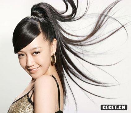 薛佳凝金色寫(xiě)真顯奢華