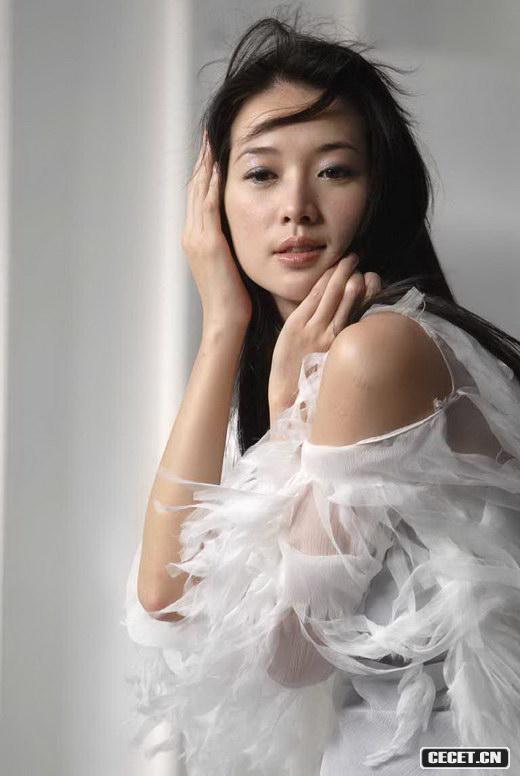 林志玲秀發(fā)飄逸動(dòng)人