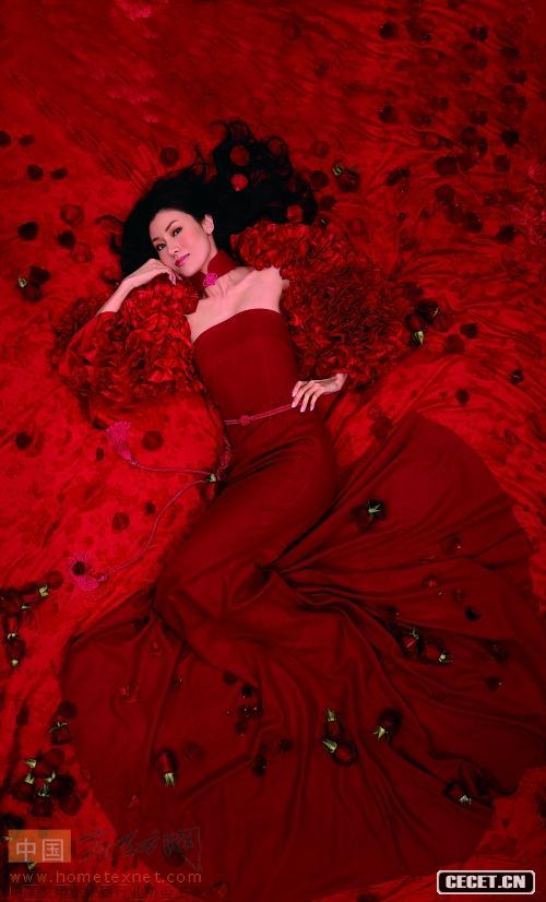 李嘉欣奢華婚床廣告照