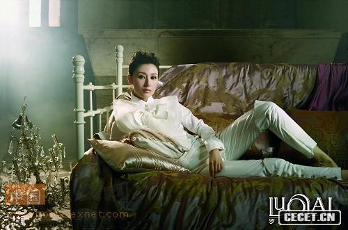 李嘉欣奢華婚床廣告照