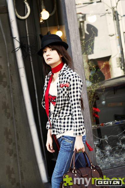 趙薇韓國時(shí)尚造型寫(xiě)真