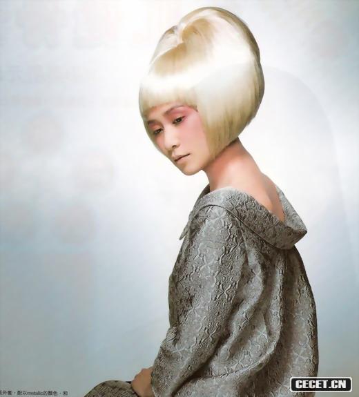 佘詩(shī)曼銀發(fā)歌姬造型