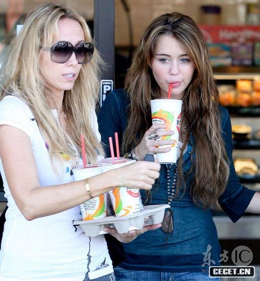 麥莉-塞勒斯與媽媽