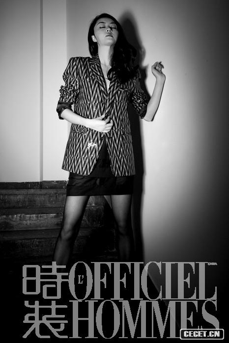 城嫂熊黛林黑白狂野照